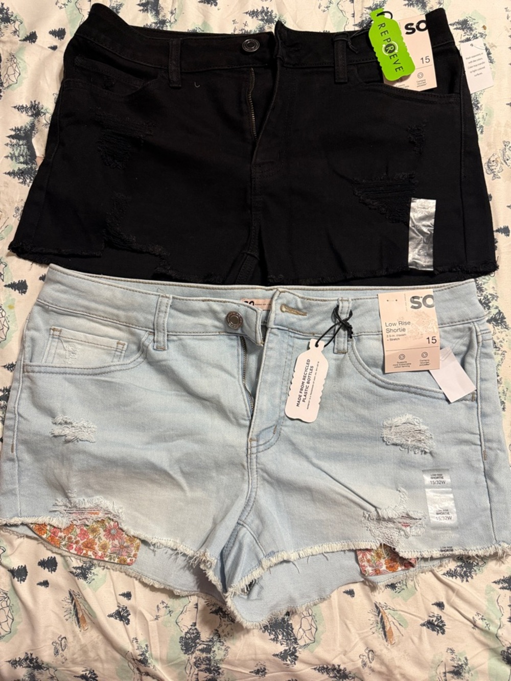 SO Denim Shorties in Black and Light Blue NEW Pocket Pattern 2 Pairs 15/32W